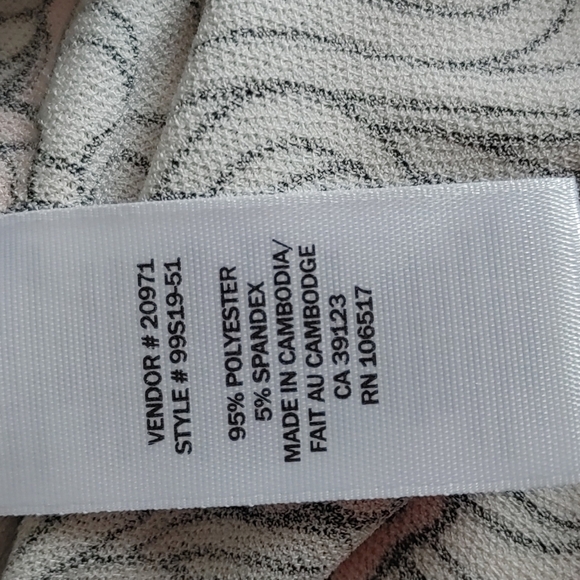 2/$30 Northern Reflections Floral & Graphic Design Women's top XL - Picture 6 of 7